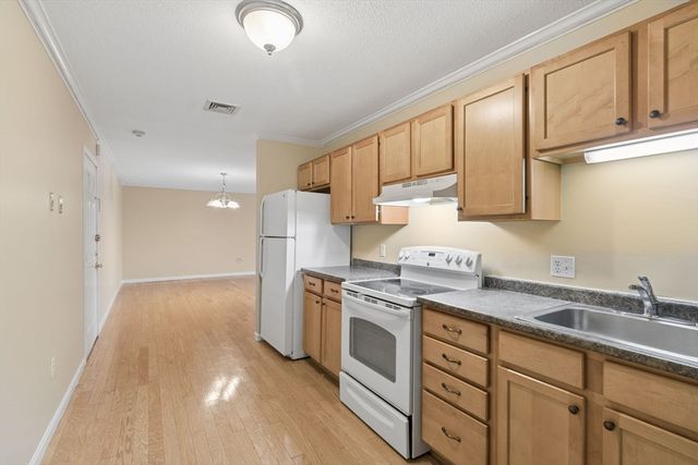 1508 Gorham 306, Lowell, MA 01852
