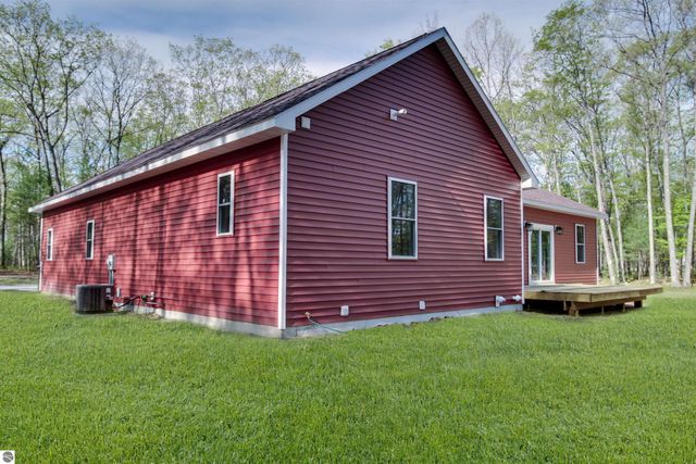 8932 Acres Run Drive, Traverse City, MI 49684