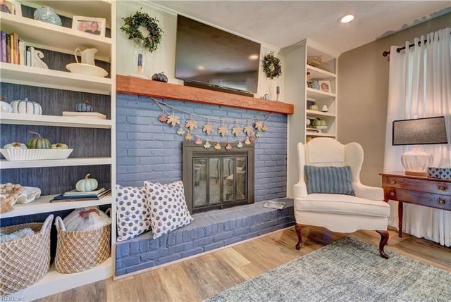 2725 Sterling Point Dr, Portsmouth, VA 23703