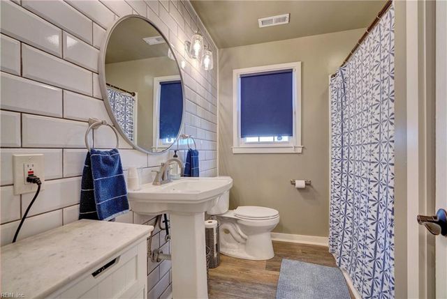 2725 Sterling Point Dr, Portsmouth, VA 23703