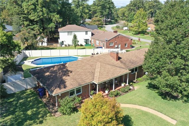 2725 Sterling Point Dr, Portsmouth, VA 23703