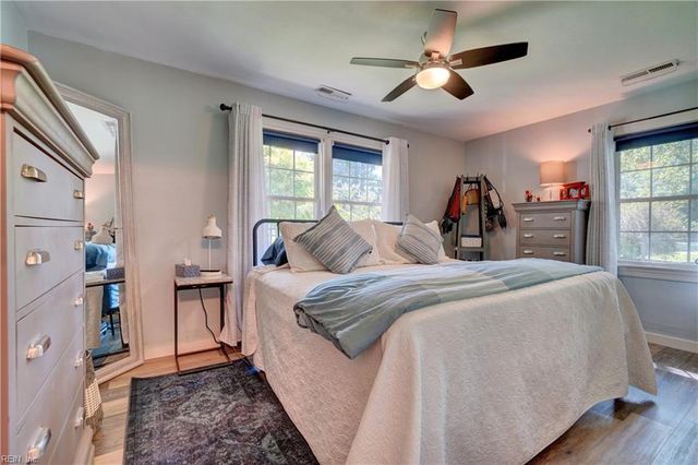 2725 Sterling Point Dr, Portsmouth, VA 23703