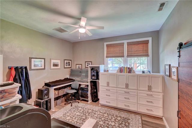 2725 Sterling Point Dr, Portsmouth, VA 23703