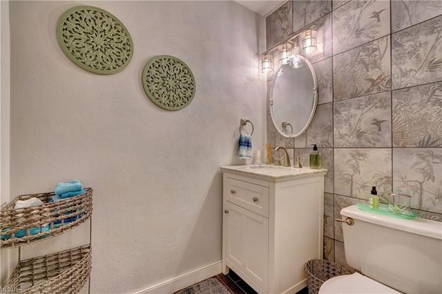 2725 Sterling Point Dr, Portsmouth, VA 23703