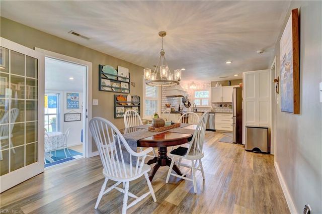 2725 Sterling Point Dr, Portsmouth, VA 23703