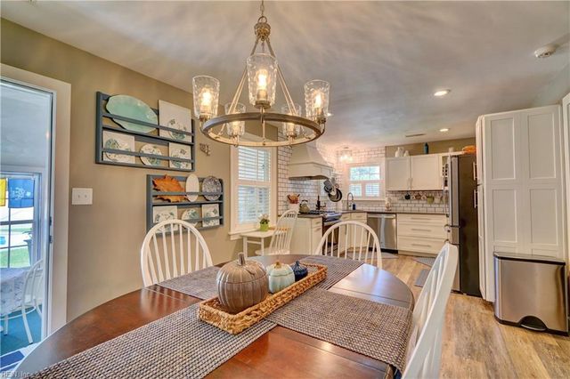 2725 Sterling Point Dr, Portsmouth, VA 23703