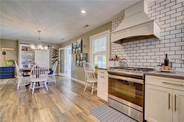 2725 Sterling Point Dr, Portsmouth, VA 23703