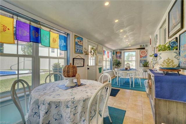 2725 Sterling Point Dr, Portsmouth, VA 23703