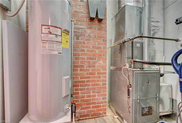 2725 Sterling Point Dr, Portsmouth, VA 23703