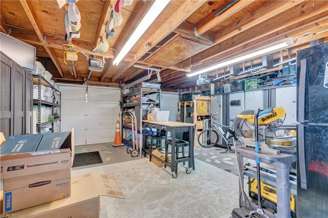 2725 Sterling Point Dr, Portsmouth, VA 23703