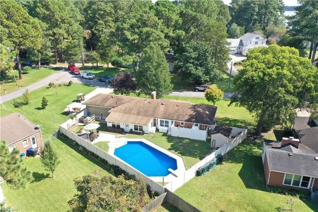 2725 Sterling Point Dr, Portsmouth, VA 23703