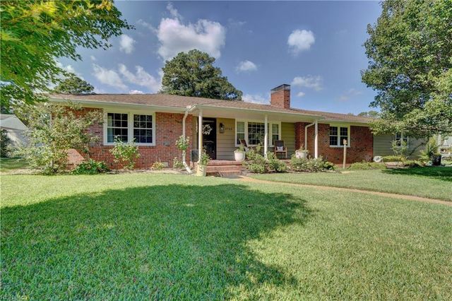 2725 Sterling Point Dr, Portsmouth, VA 23703