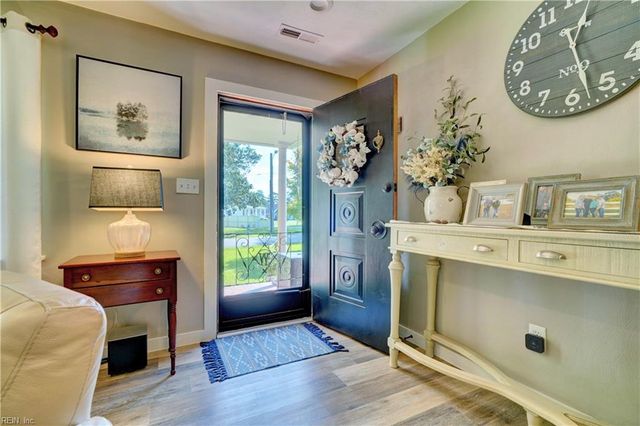 2725 Sterling Point Dr, Portsmouth, VA 23703