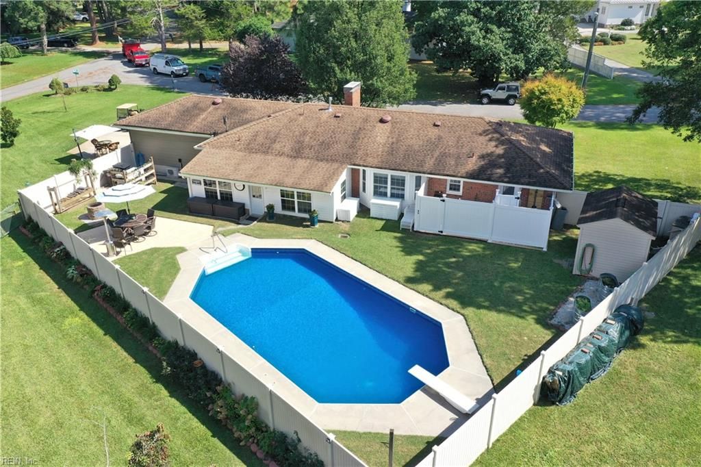 2725 Sterling Point Dr, Portsmouth, VA 23703