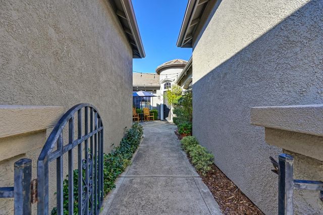 1866 Penrose Ct, Folsom, CA 95630