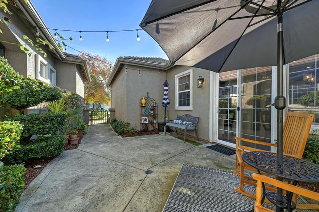 1866 Penrose Ct, Folsom, CA 95630