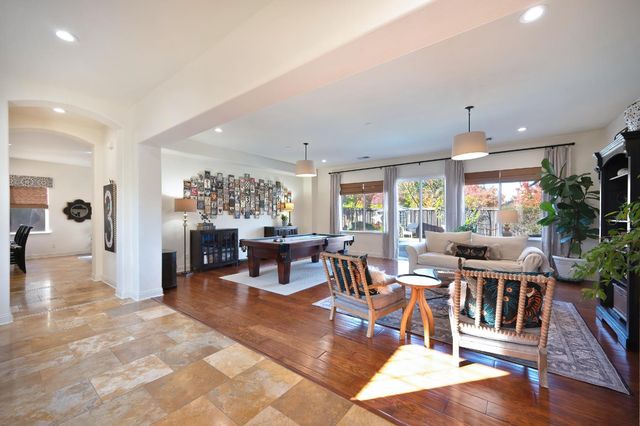 1866 Penrose Ct, Folsom, CA 95630