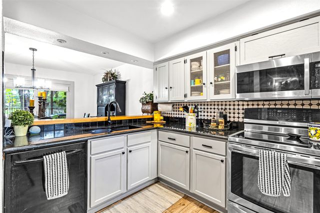 1805 Lakecrest Court, Carrollton, TX 75006
