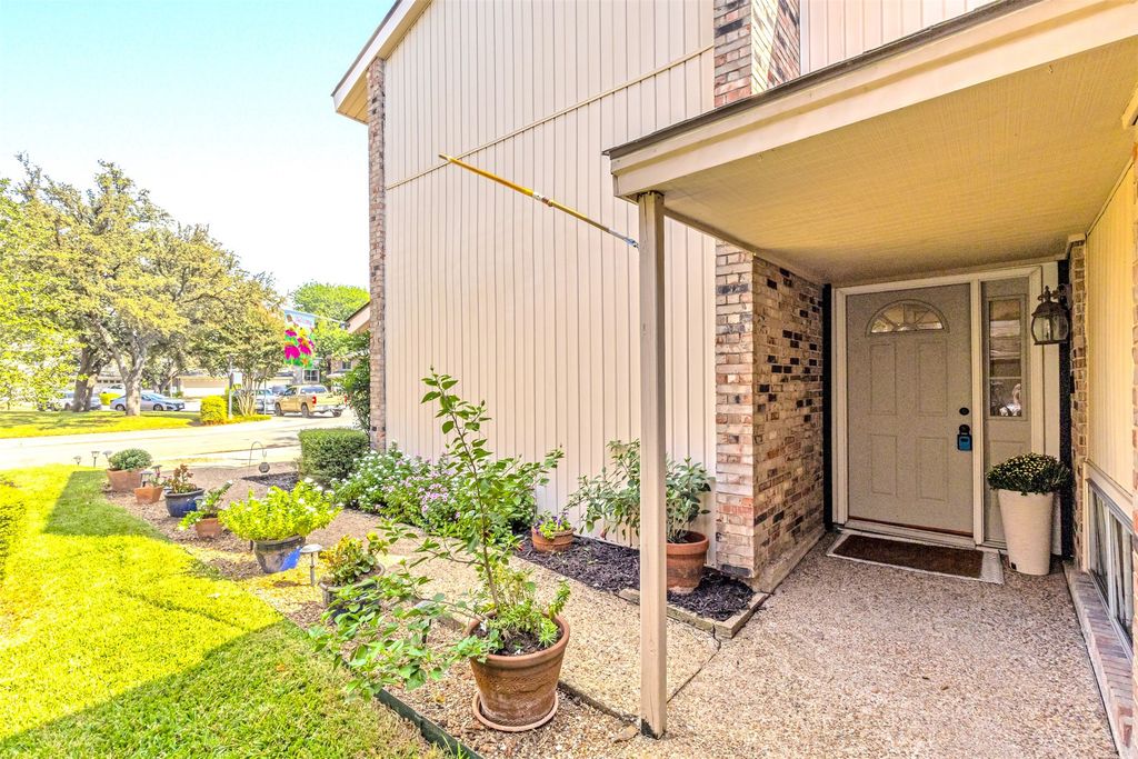 1805 Lakecrest Court, Carrollton, TX 75006