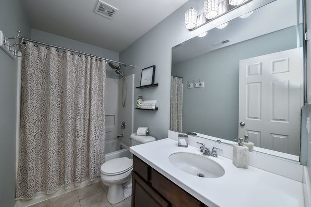184 Birch Lane, St. Charles, IL 60175