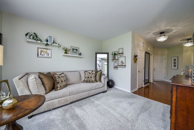 184 Birch Lane, St. Charles, IL 60175
