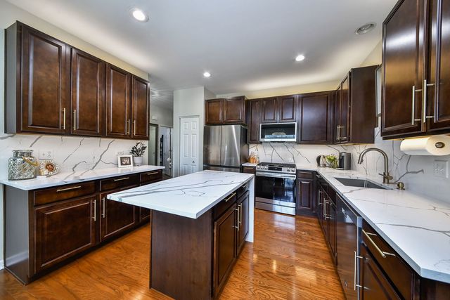 184 Birch Lane, St. Charles, IL 60175