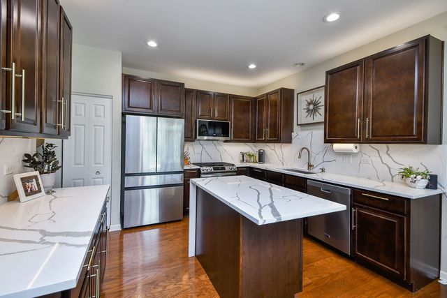 184 Birch Lane, St. Charles, IL 60175