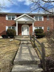 123 Litchfield Pines Dr B, Leominster, MA 01453
