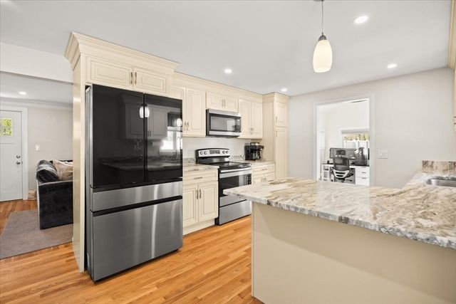 6 Ascension St, Blackstone, MA 01504