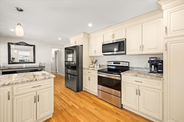 6 Ascension St, Blackstone, MA 01504