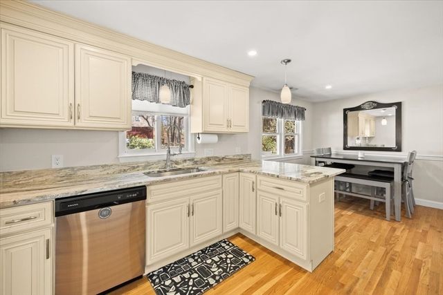 6 Ascension St, Blackstone, MA 01504