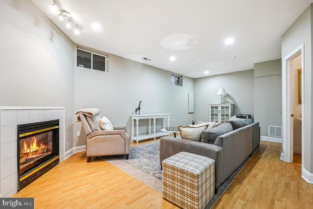 1057 GRAND OAK WAY, Rockville, MD 20852
