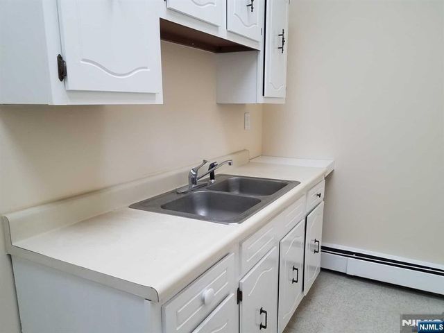 111 Charlotte Place 201A, Englewood Cliffs, NJ 07632