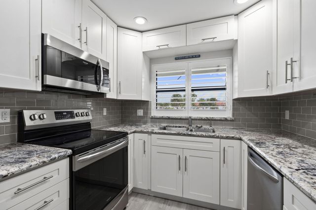 6102 SE Landing Way 14, Stuart, FL 34997