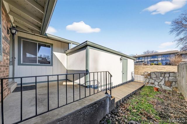 977 Cardello Drive, Manchester, MO 63021