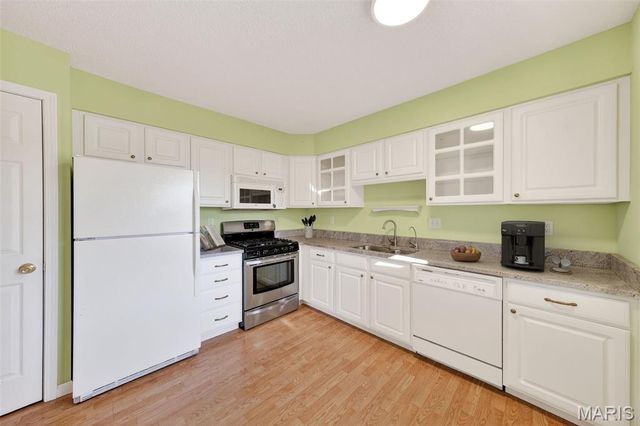 977 Cardello Drive, Manchester, MO 63021