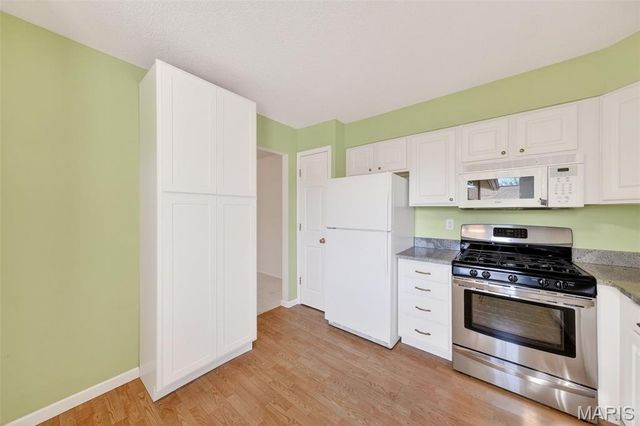 977 Cardello Drive, Manchester, MO 63021