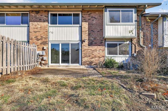 977 Cardello Drive, Manchester, MO 63021