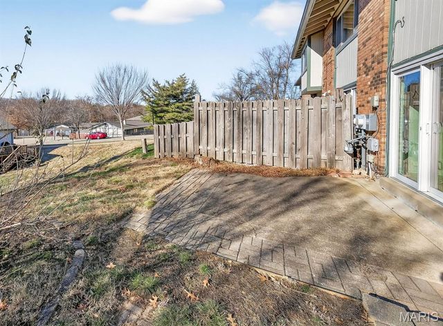 977 Cardello Drive, Manchester, MO 63021