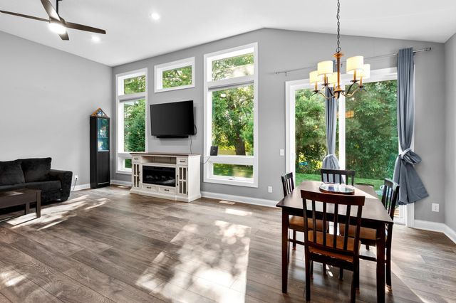 651 Elizabeth Way, Hudson, WI 54016