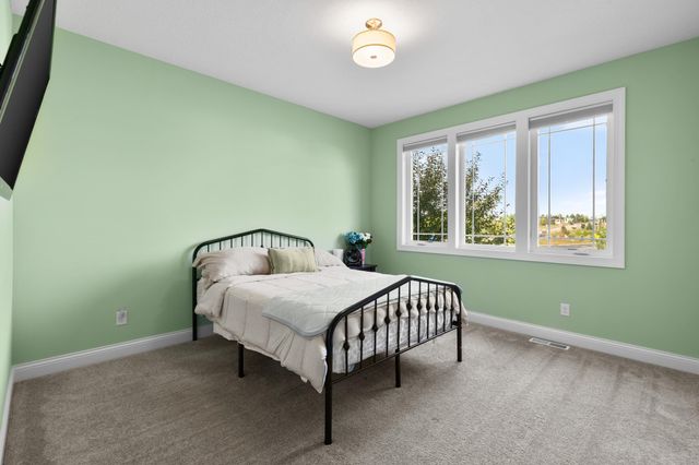 651 Elizabeth Way, Hudson, WI 54016
