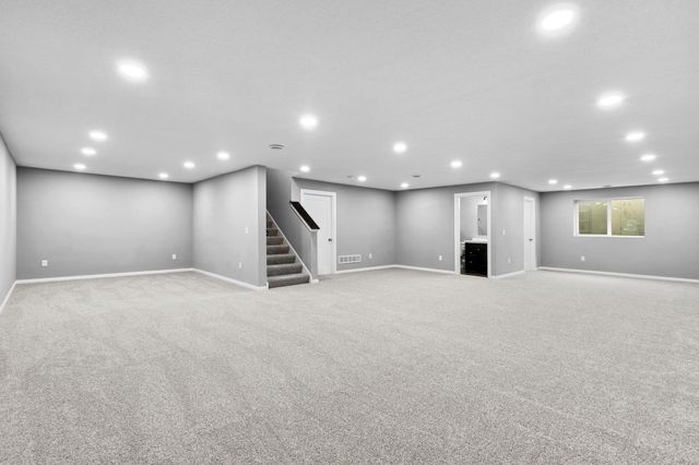 651 Elizabeth Way, Hudson, WI 54016