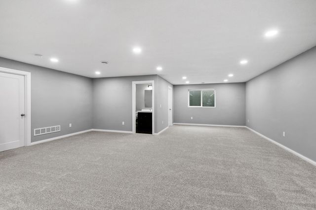 651 Elizabeth Way, Hudson, WI 54016