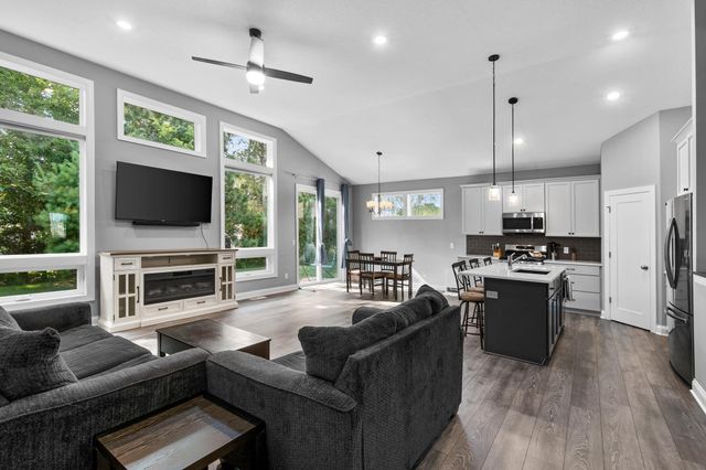 651 Elizabeth Way, Hudson, WI 54016