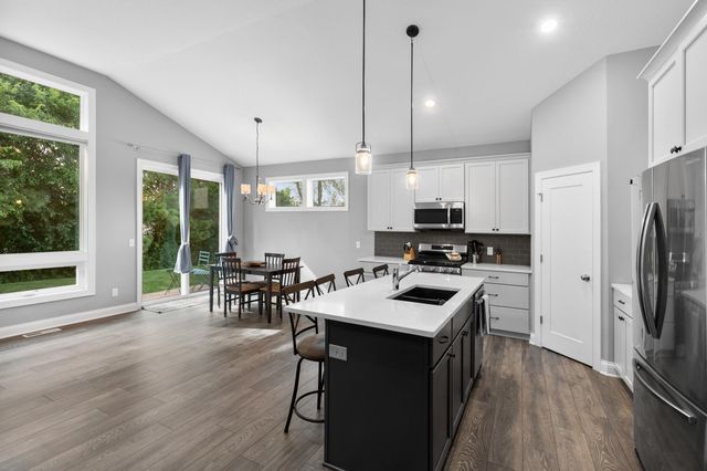 651 Elizabeth Way, Hudson, WI 54016