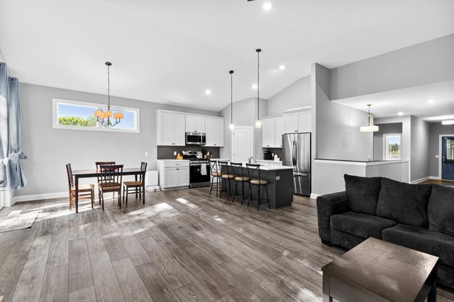 651 Elizabeth Way, Hudson, WI 54016