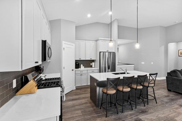 651 Elizabeth Way, Hudson, WI 54016