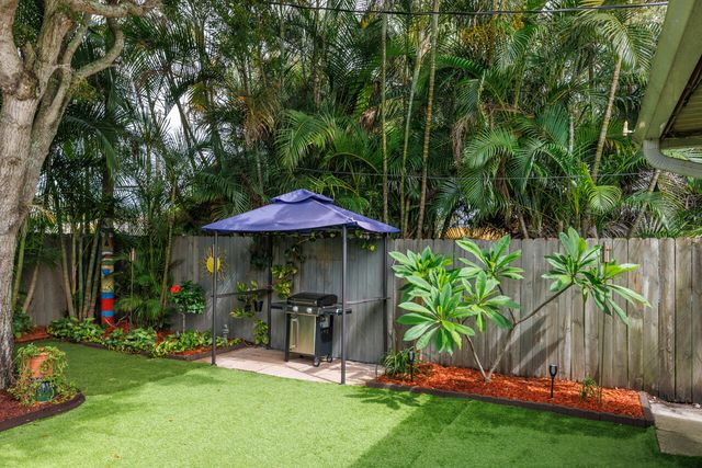 8173 SE Carlton Street, Hobe Sound, FL 33455