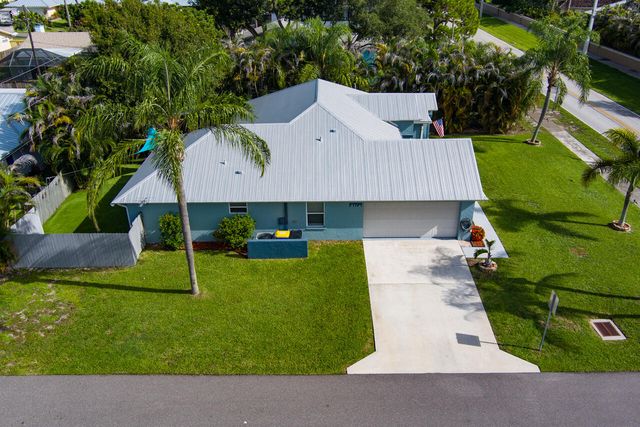 8173 SE Carlton Street, Hobe Sound, FL 33455