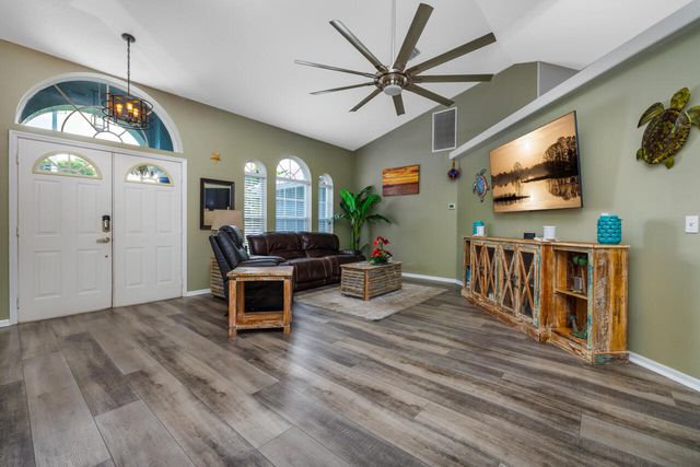 8173 SE Carlton Street, Hobe Sound, FL 33455
